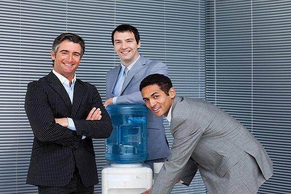 7 choses que vous devez faire avant d'acheter un fabricant d'eau？