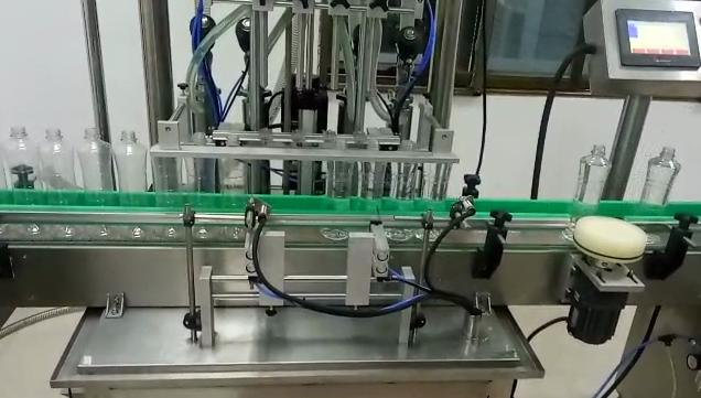 Ligne de remplissage pour la production d'eau de désinfection à l'acide hypochloreux en bouteille